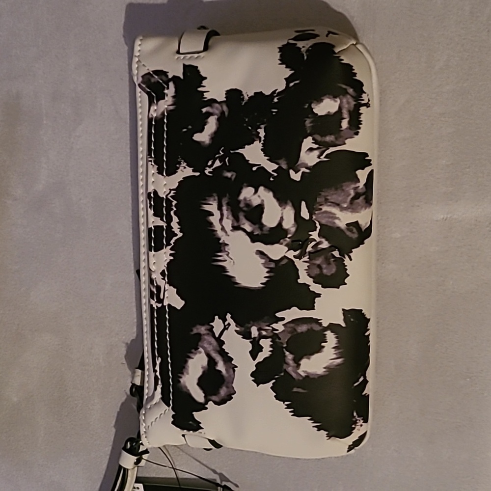 SIMPLY VERA VERAWANG WOMEN'S VEGAN LEATHER WRISTLET - Picture 3 of 14